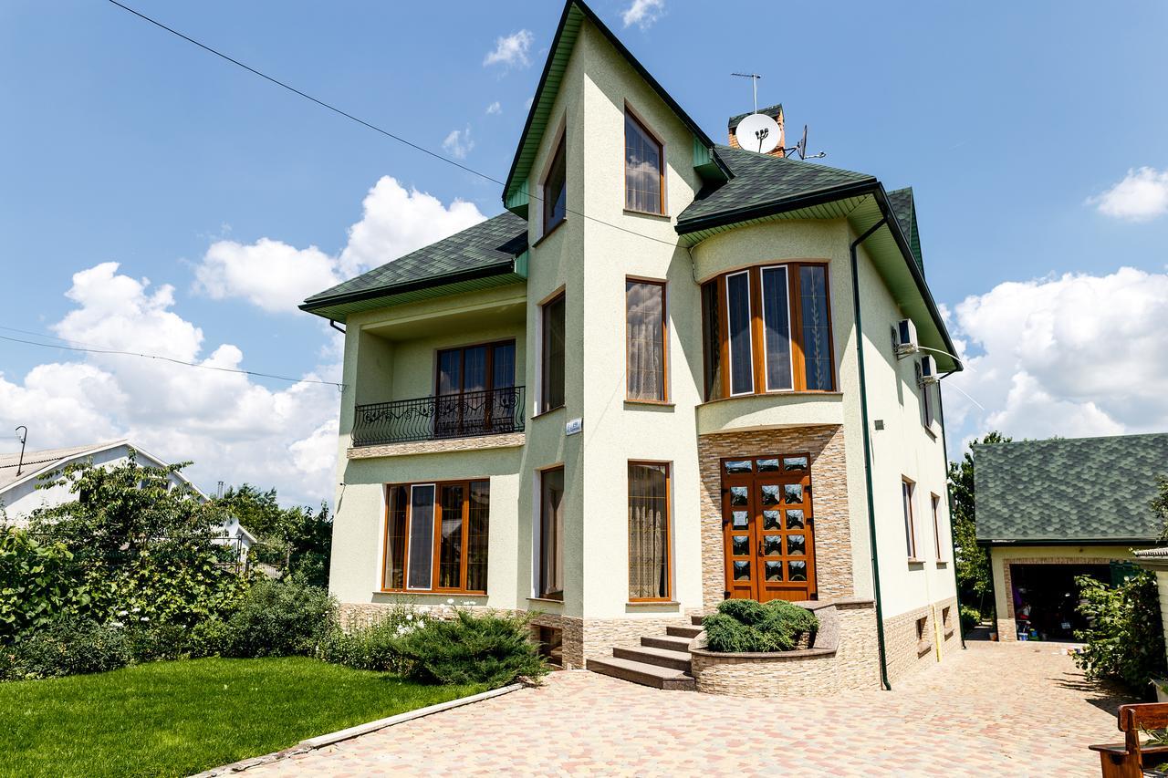 Sweet Home Hostel / Guest House Chernivtsi Exterior foto