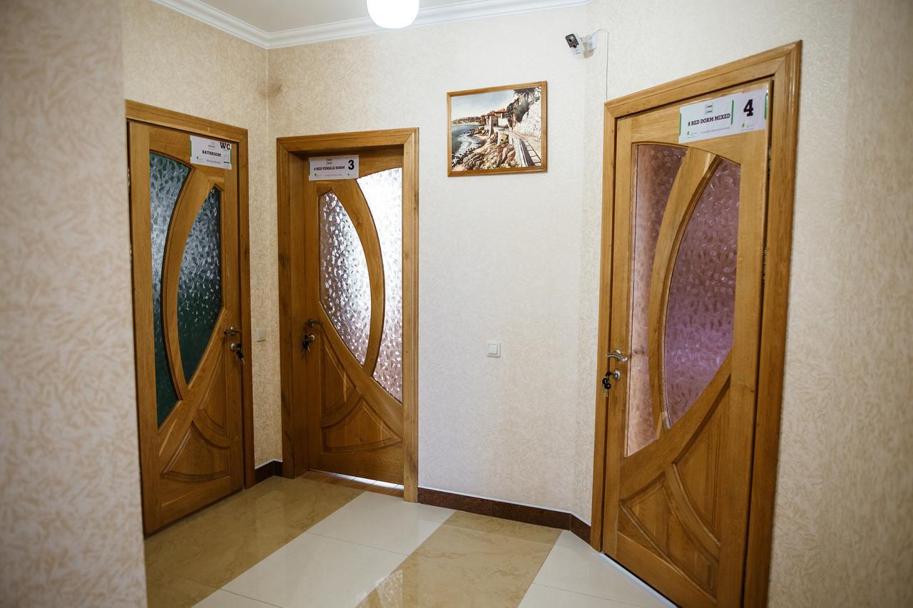 Sweet Home Hostel / Guest House Chernivtsi Exterior foto