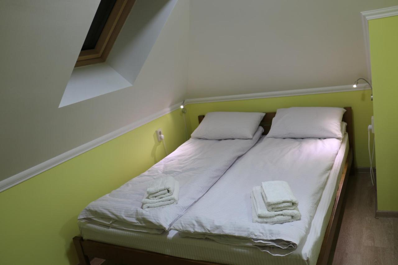 Sweet Home Hostel / Guest House Chernivtsi Exterior foto